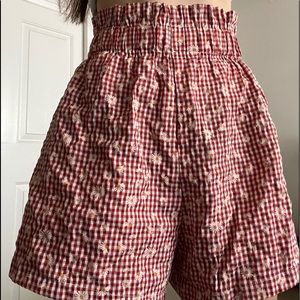 vintage inspired, gingham, daisy, perfect for summer, shorts